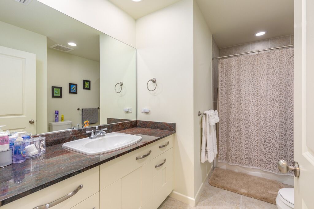 Photo of Bathroom in Kahaluu-Keauhou