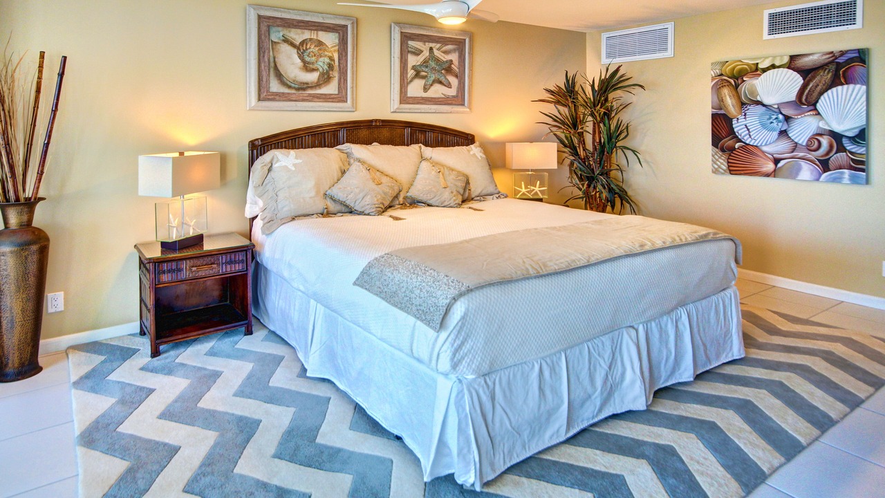 Photo of Bedroom in Historic Lahaina Front Street