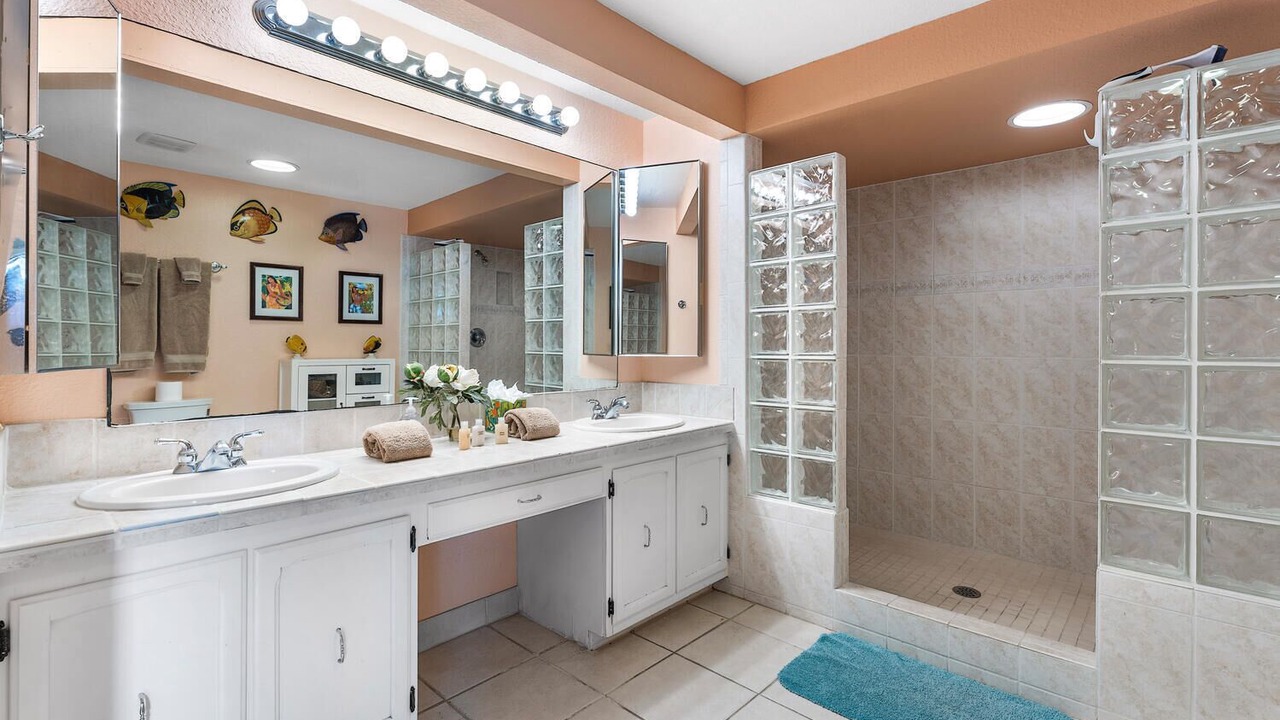 Photo of Bathroom in Kahaluu-Keauhou