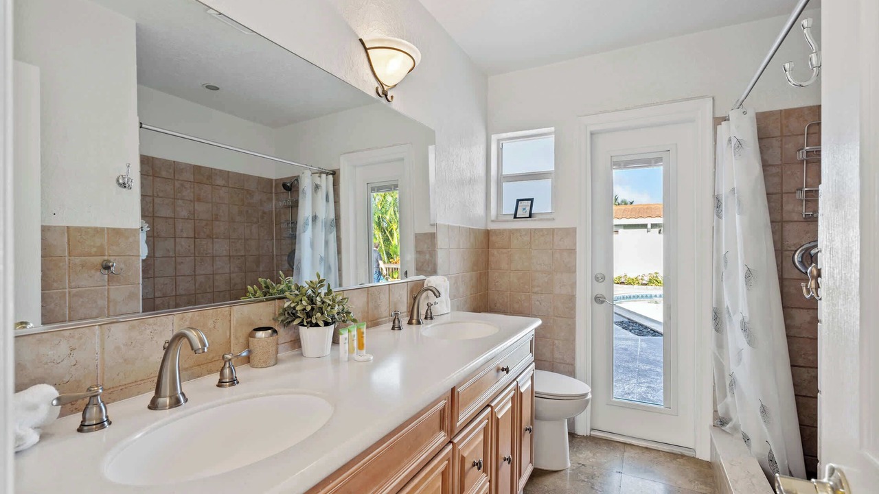 Photo of Bathroom in Coral Ridge Isles