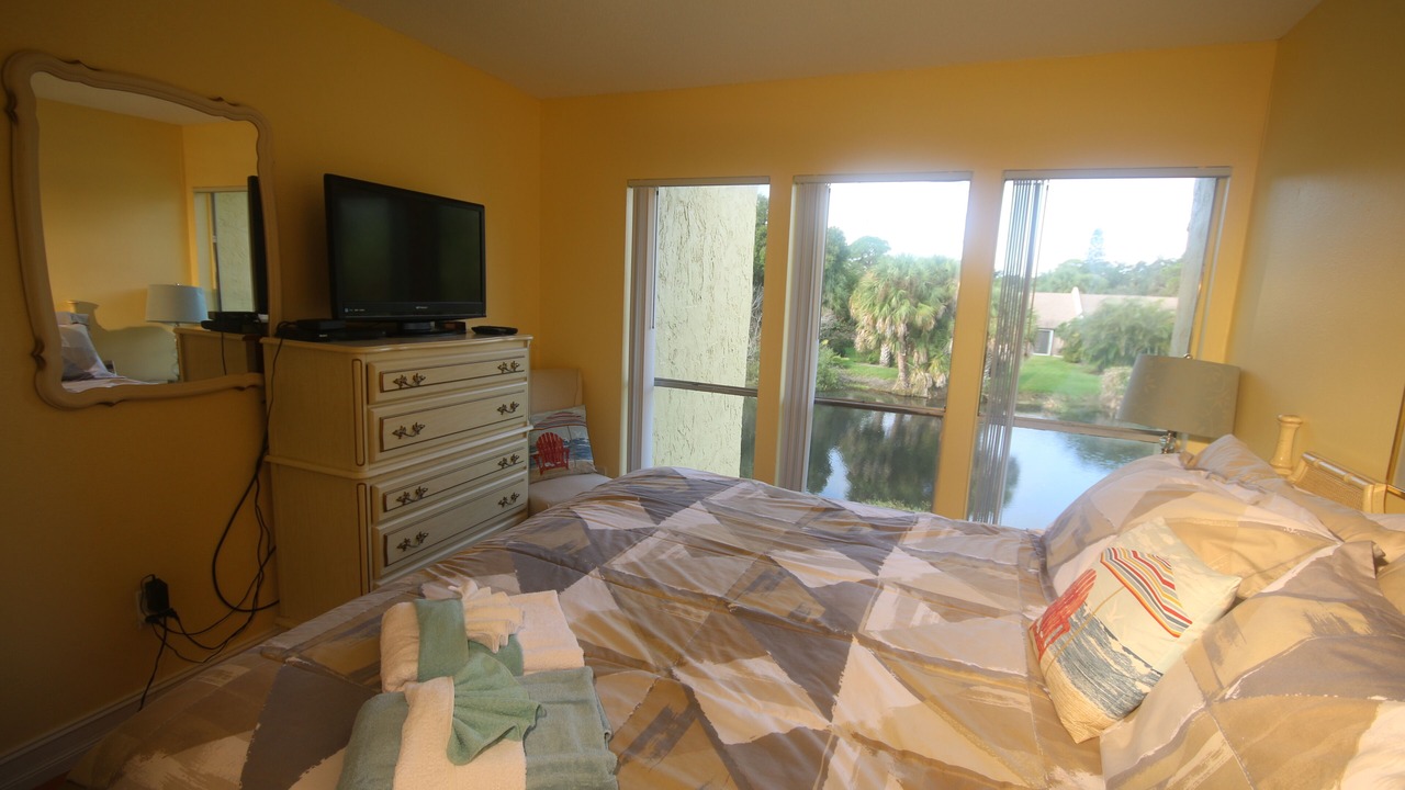 Photo of Bedroom in Gulf Gate Estates