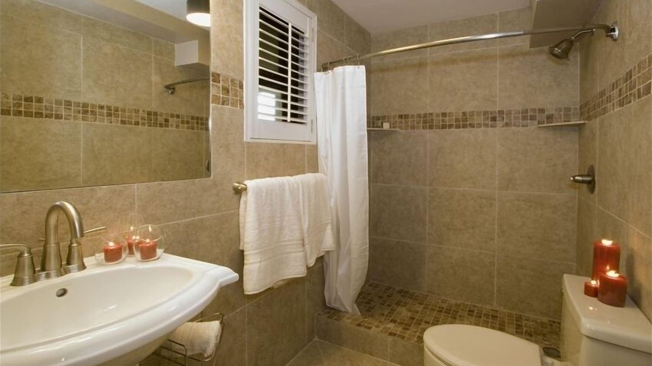 Photo of Bathroom in Poipu