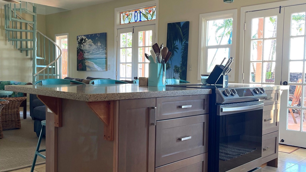 Photo of Kitchen in Historic Lahaina Front Street