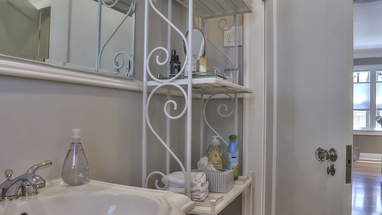 Photo of Bathroom in Southeast Magnolia