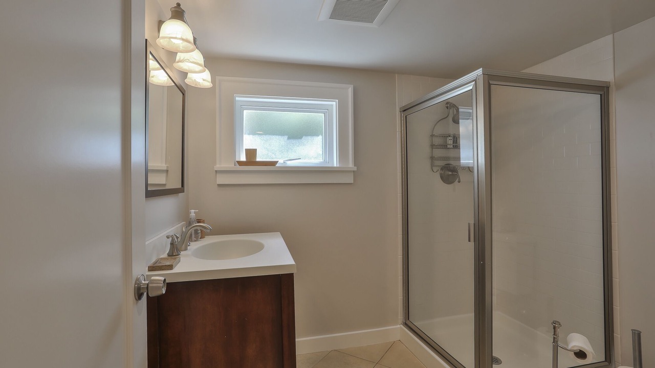 Photo of Bathroom in Southeast Magnolia