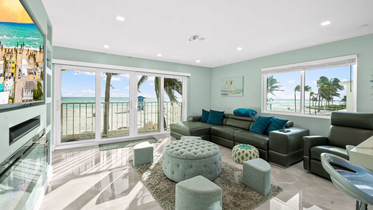Photo of Livingroom in Hollywood South Central Beach