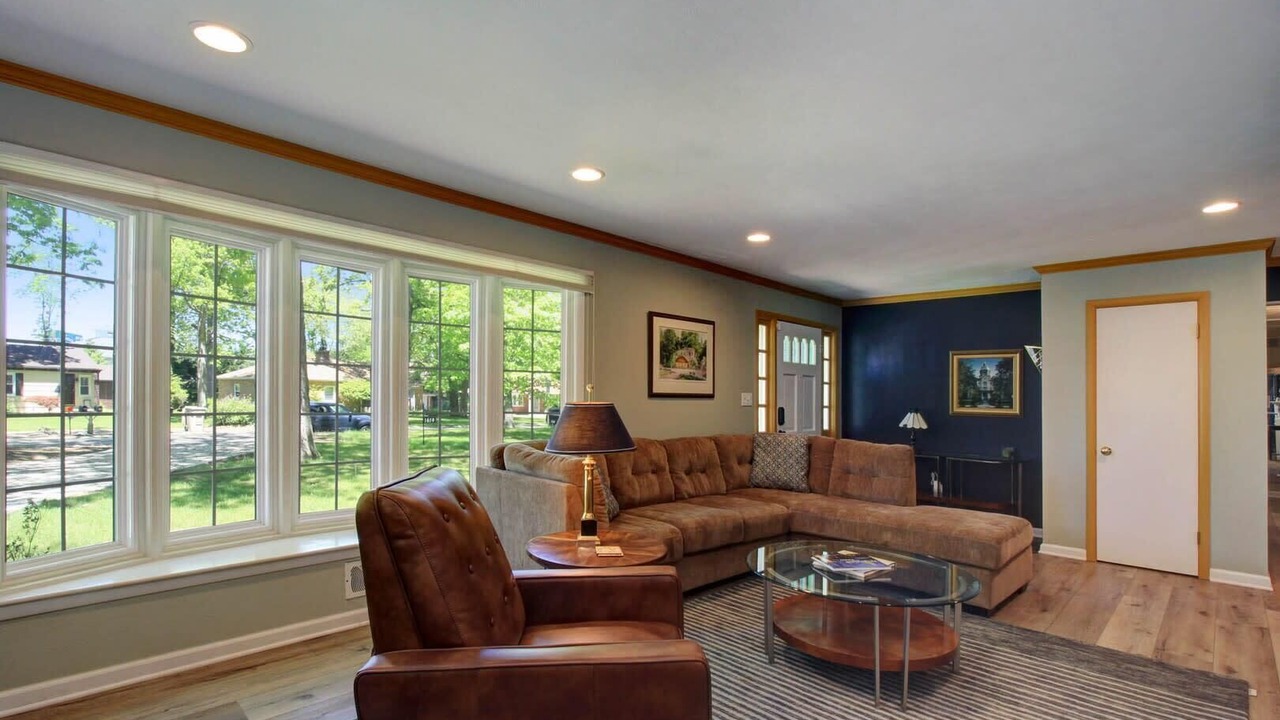Photo of Livingroom in Wooded Estates