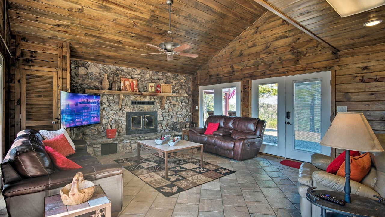 Photo of Livingroom in Broken Bow
