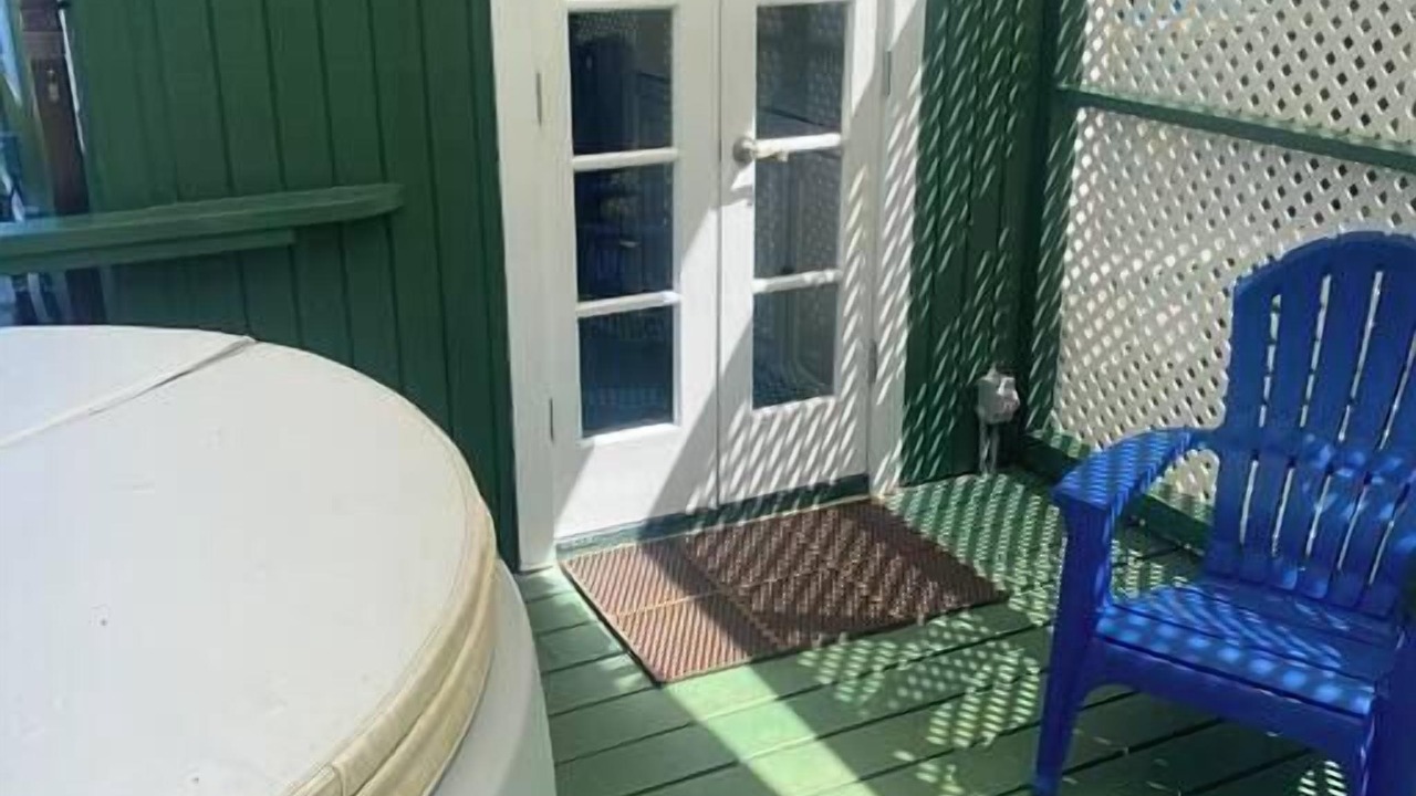 Photo of Patio Balcony in Haiku