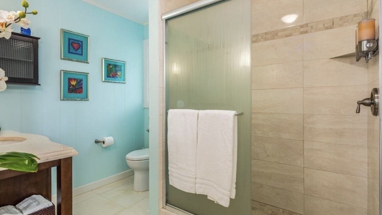 Photo of Bathroom in Kahaluu Bay