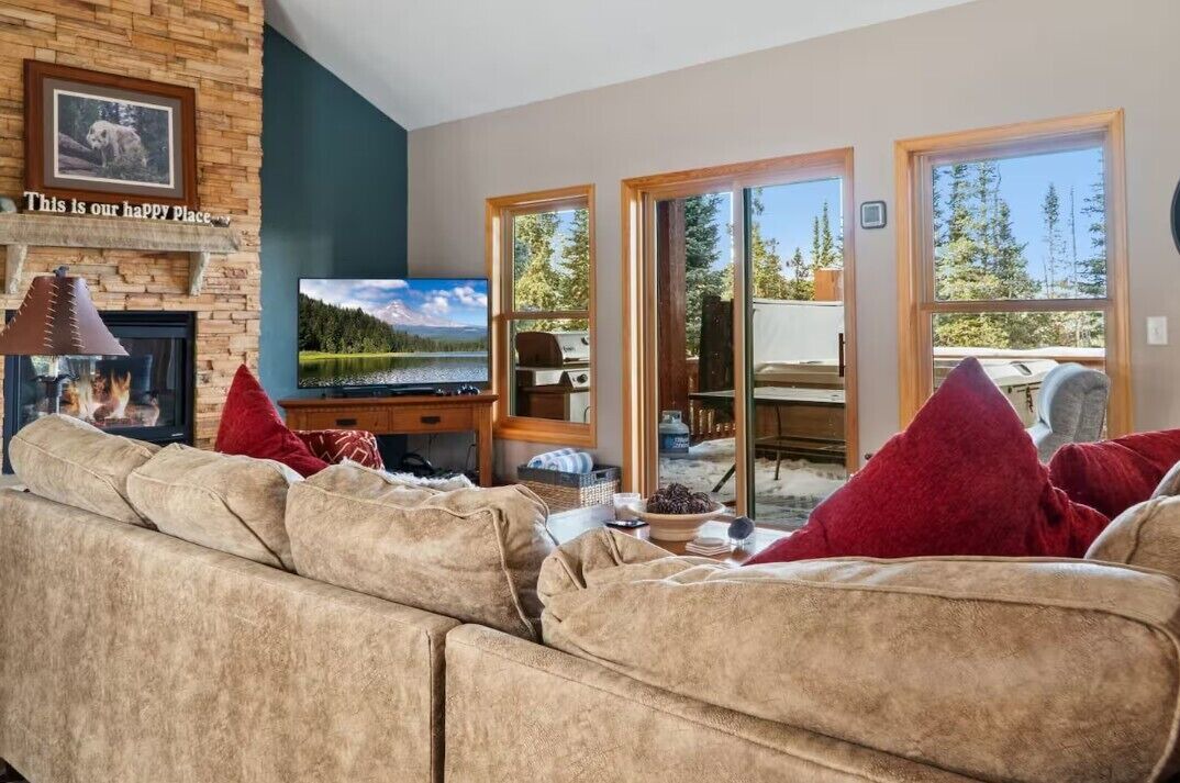 Photo of Livingroom in Quandary Village
