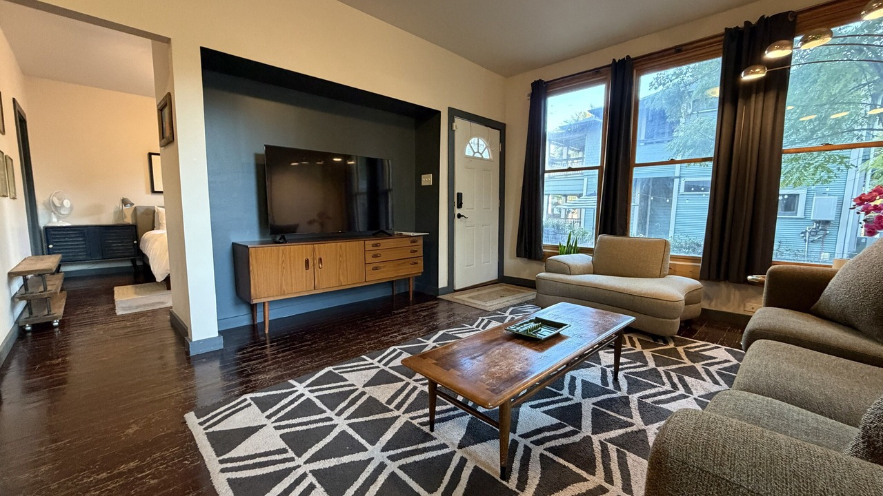 Photo of Livingroom in Tobin Hill