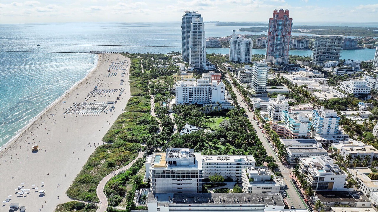 Photo of Others in South of Fifth