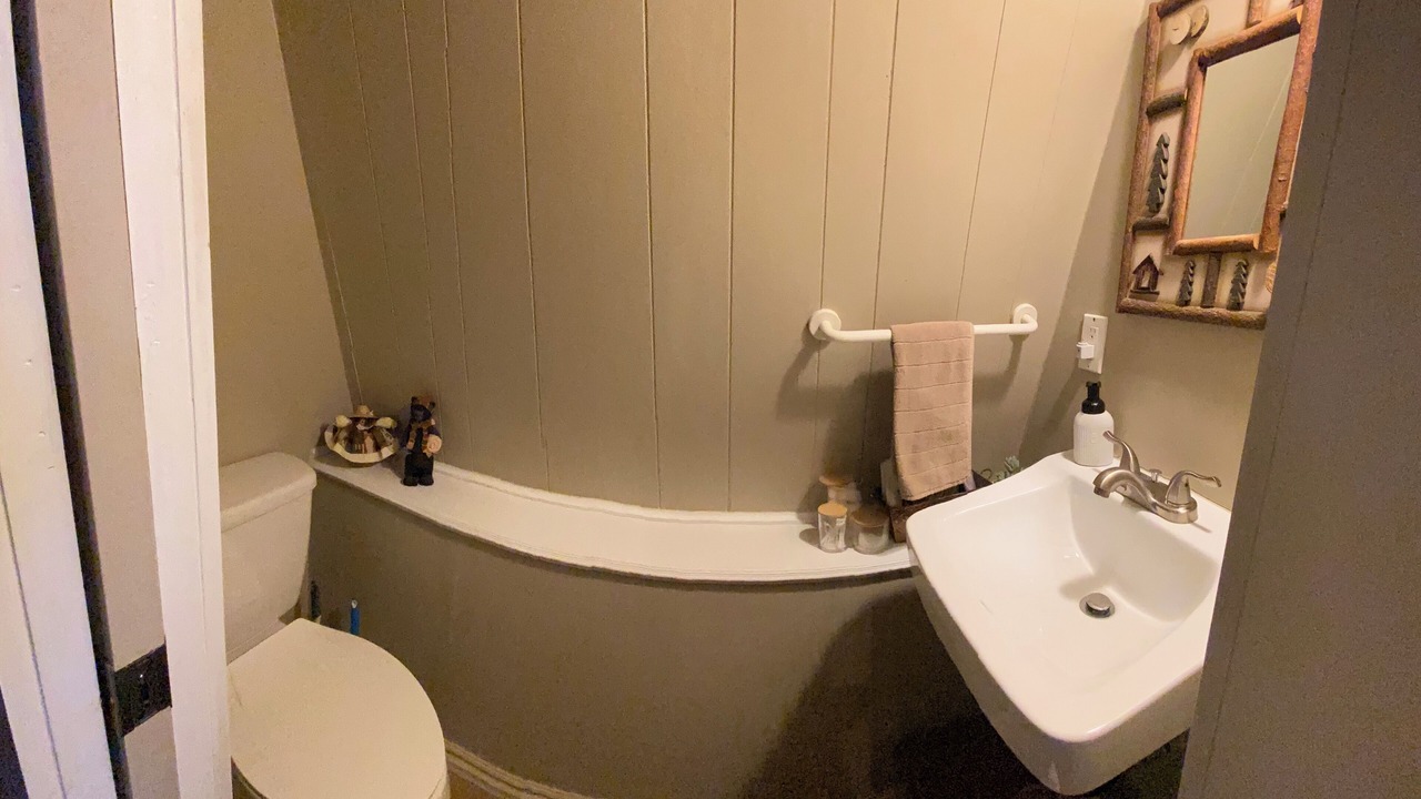 Photo of Bathroom in Midway