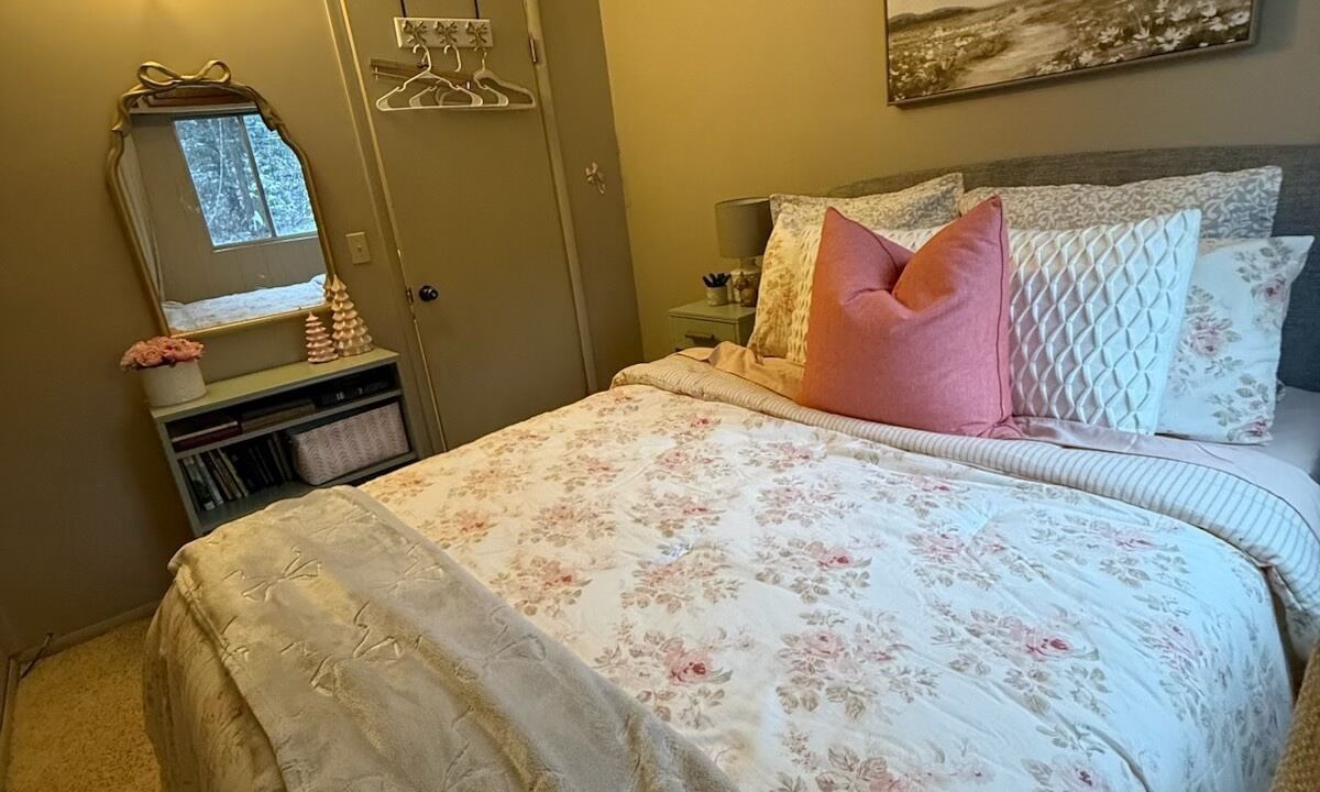 Photo of Bedroom in Midway