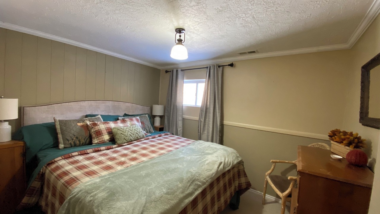 Photo of Bedroom in Midway