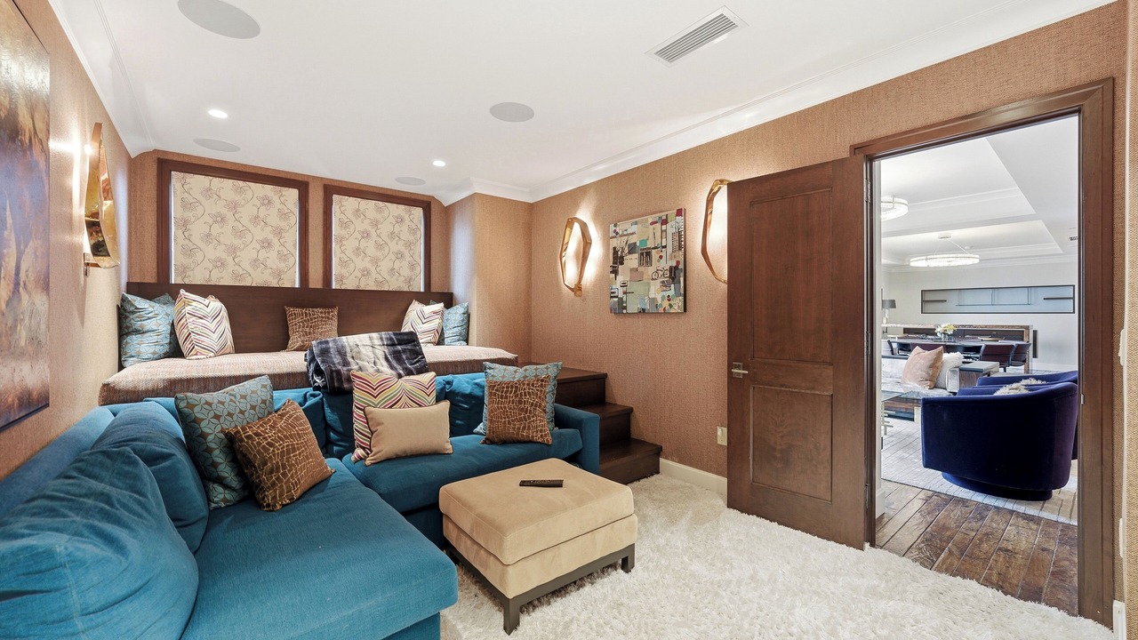 Photo of Livingroom in Empire Pass