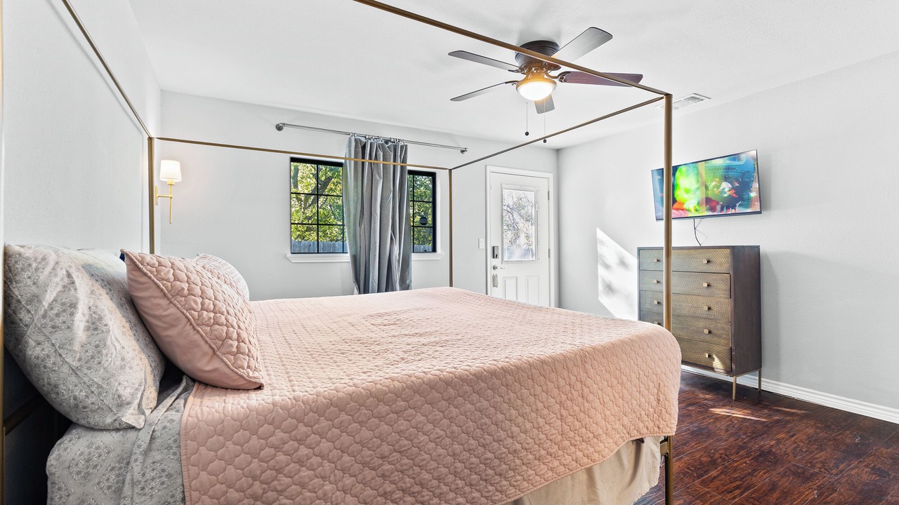 Photo of Bedroom in Mahncke Park