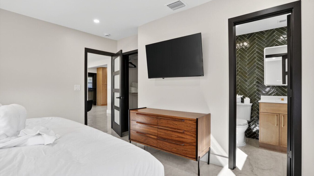 Photo of Bedroom in Garden Isles