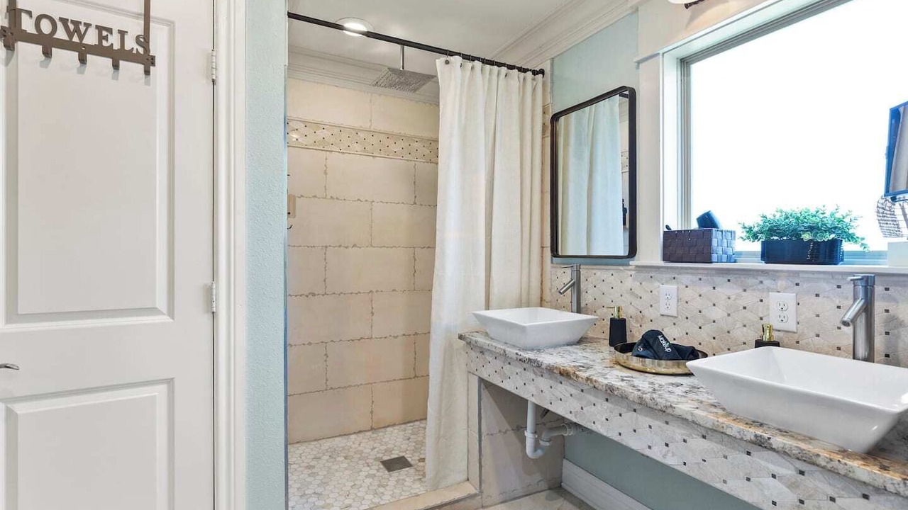 Photo of Bathroom in Government Hill