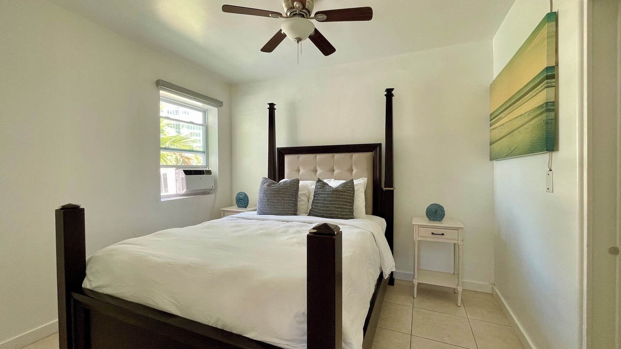 Photo of Bedroom in Lauderdale Beach