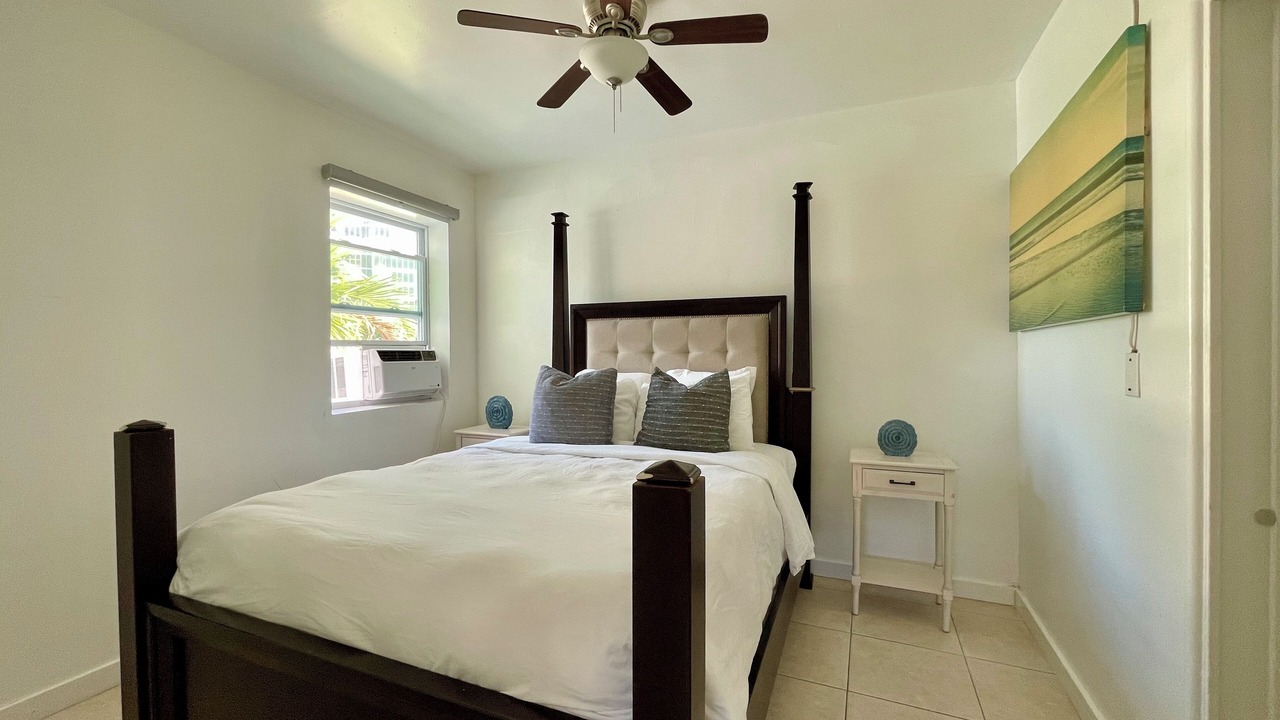 Photo of Bedroom in Lauderdale Beach