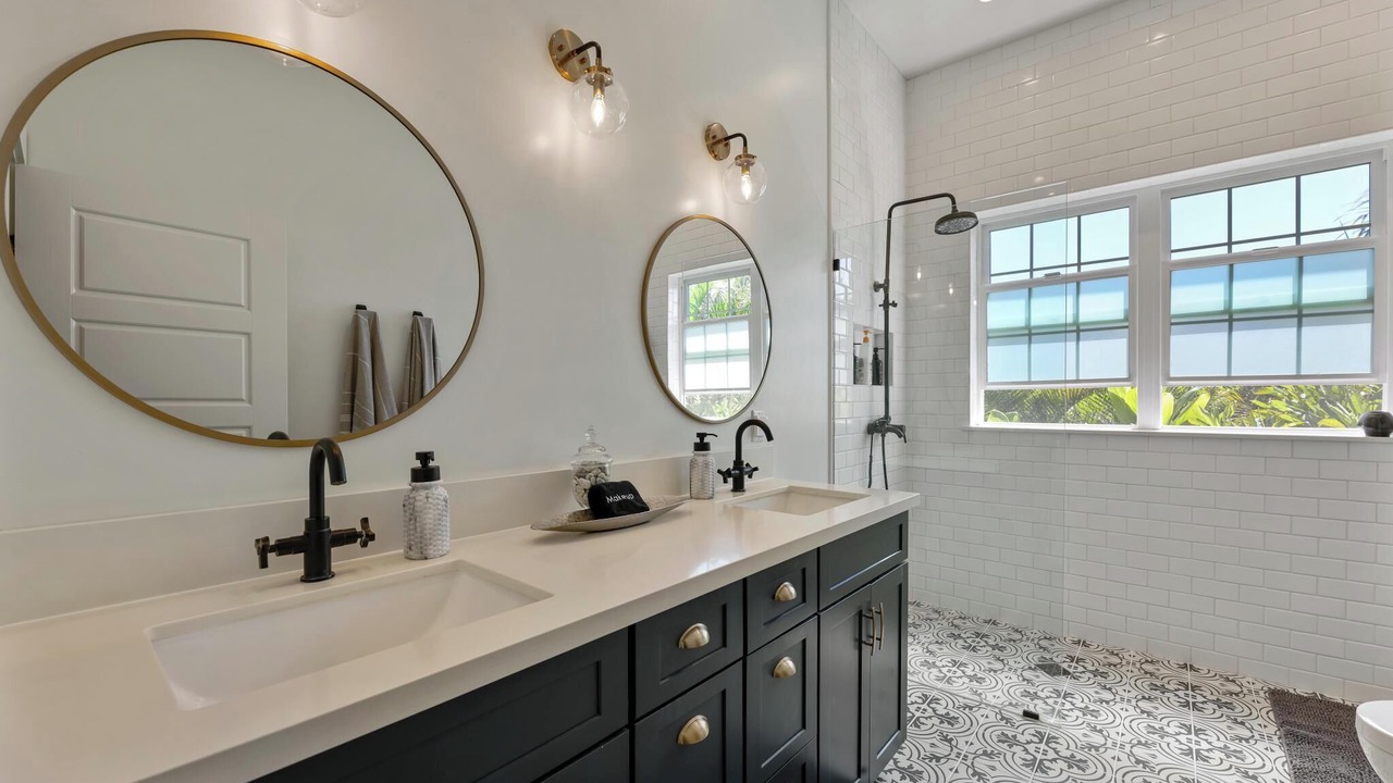 Photo of Bathroom in Wailuku