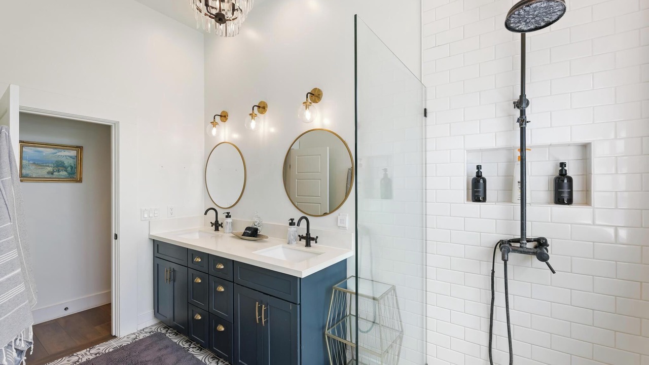 Photo of Bathroom in Wailuku