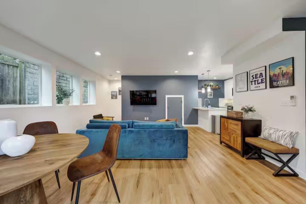 Photo of Livingroom in North Admiral
