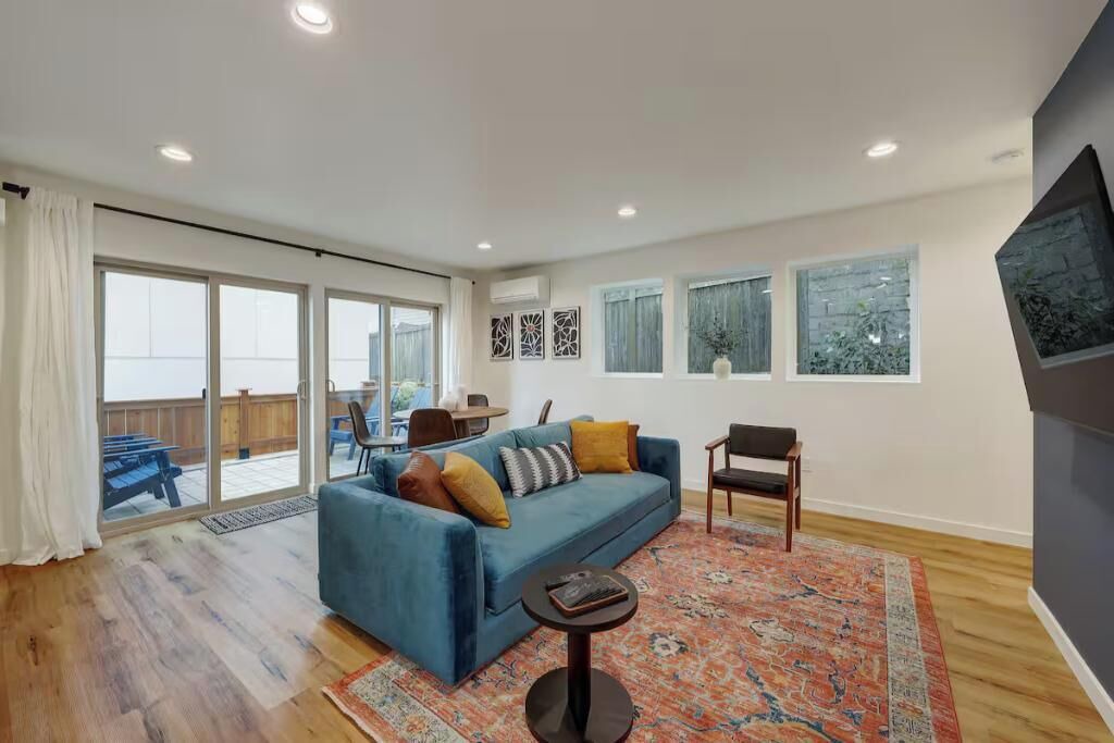 Photo of Livingroom in North Admiral