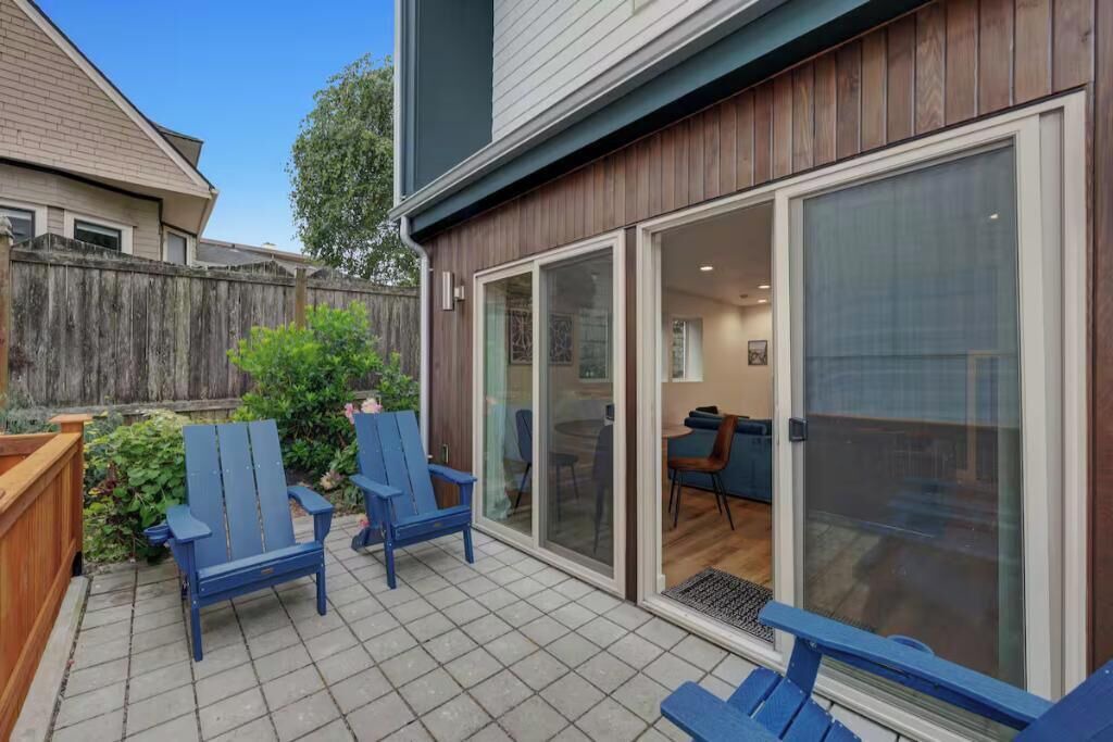 Photo of Patio Balcony in North Admiral