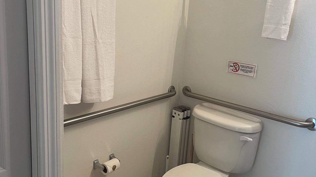 Photo of Bathroom in Lindfields