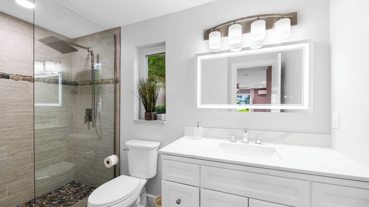 Photo of Bathroom in Garden Isles