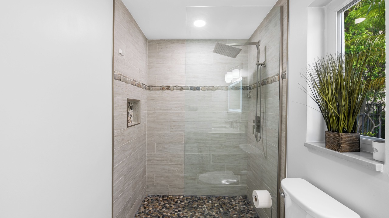 Photo of Bathroom in Garden Isles