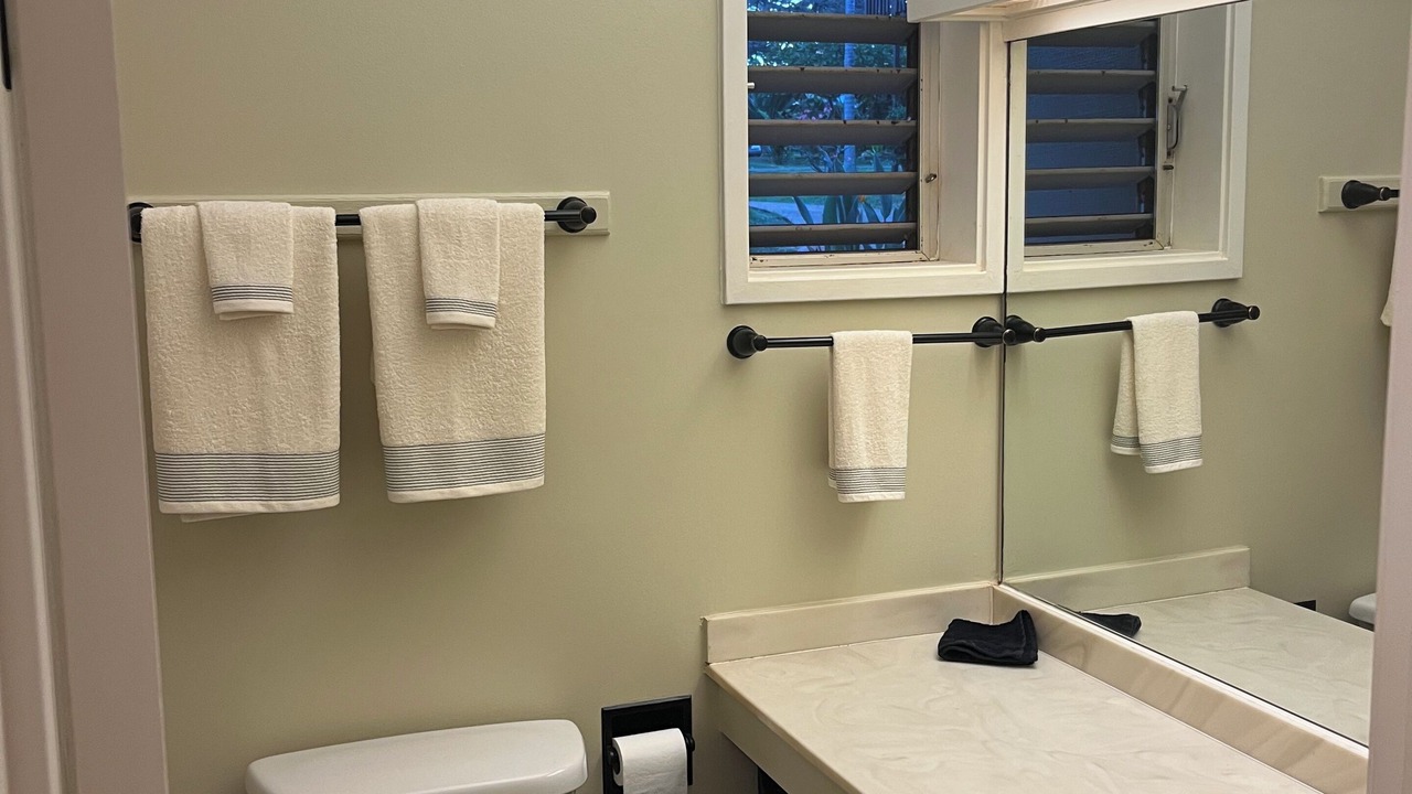 Photo of Bathroom in Maunaloa