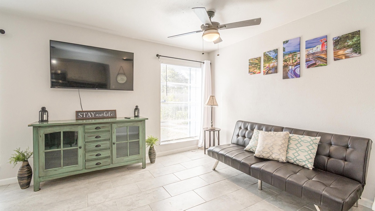 Photo of Livingroom in Mahncke Park