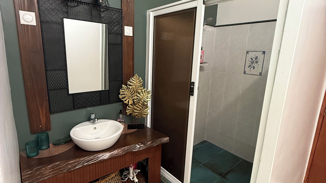 Photo of Bathroom in Teahupoo