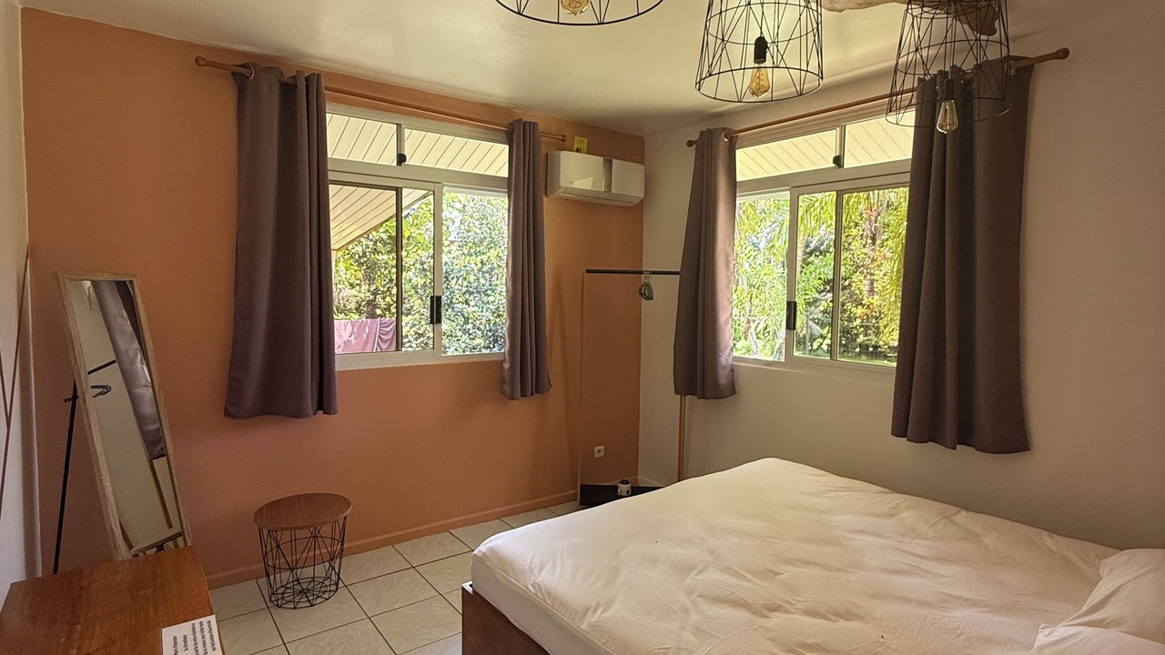 Photo of Bedroom in Teahupoo