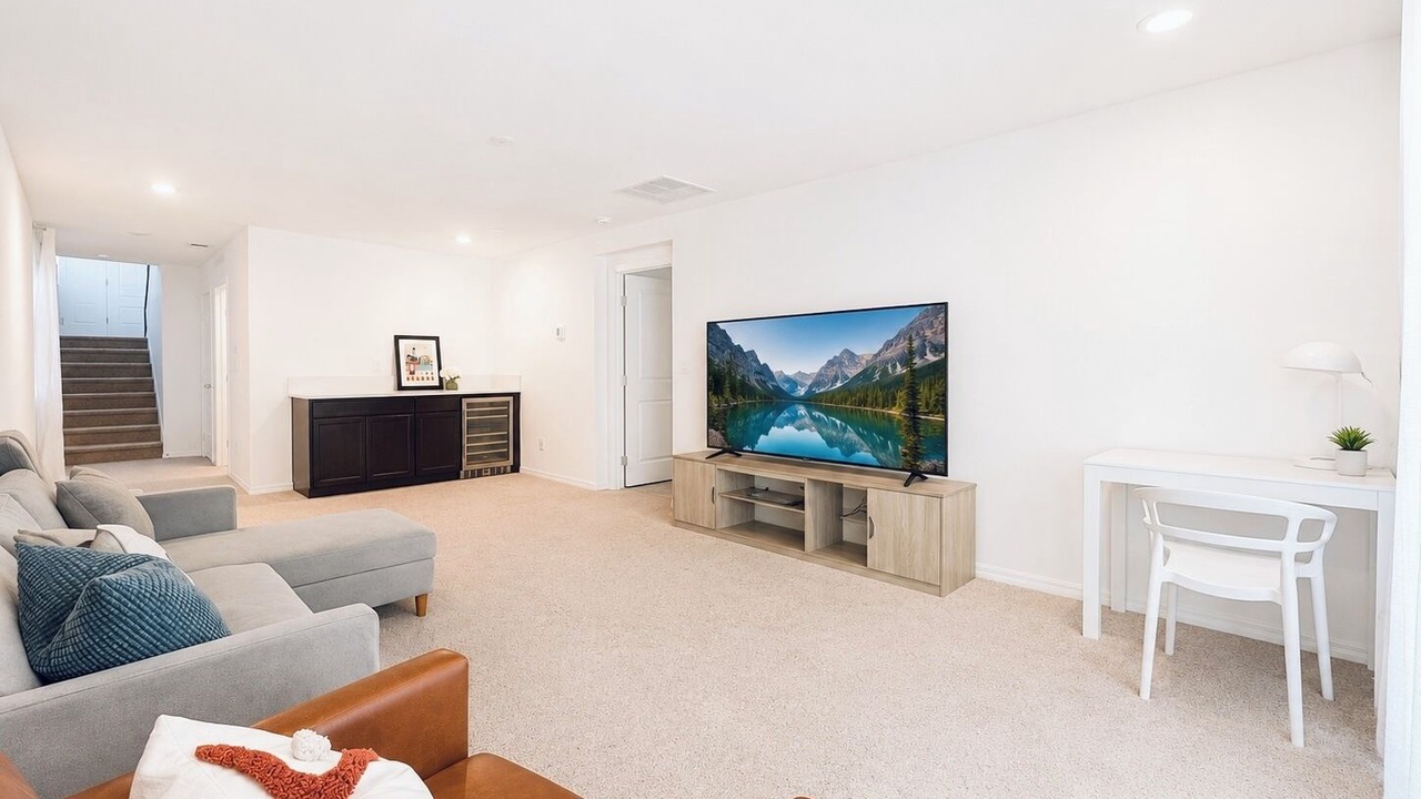 Photo of Livingroom in Enterprise