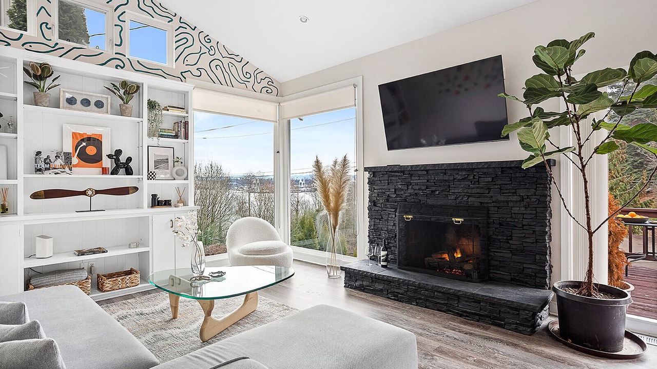 Photo of Livingroom in North Admiral