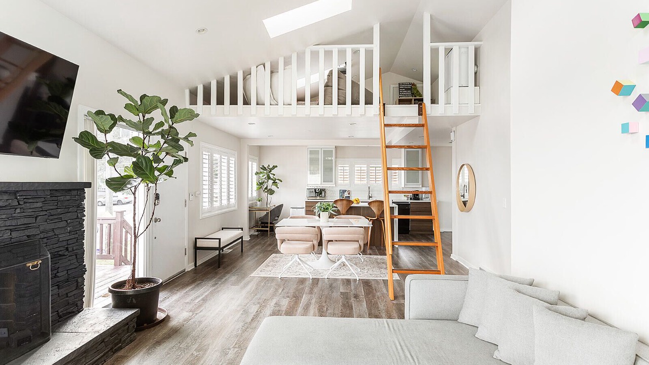 Photo of Livingroom in North Admiral