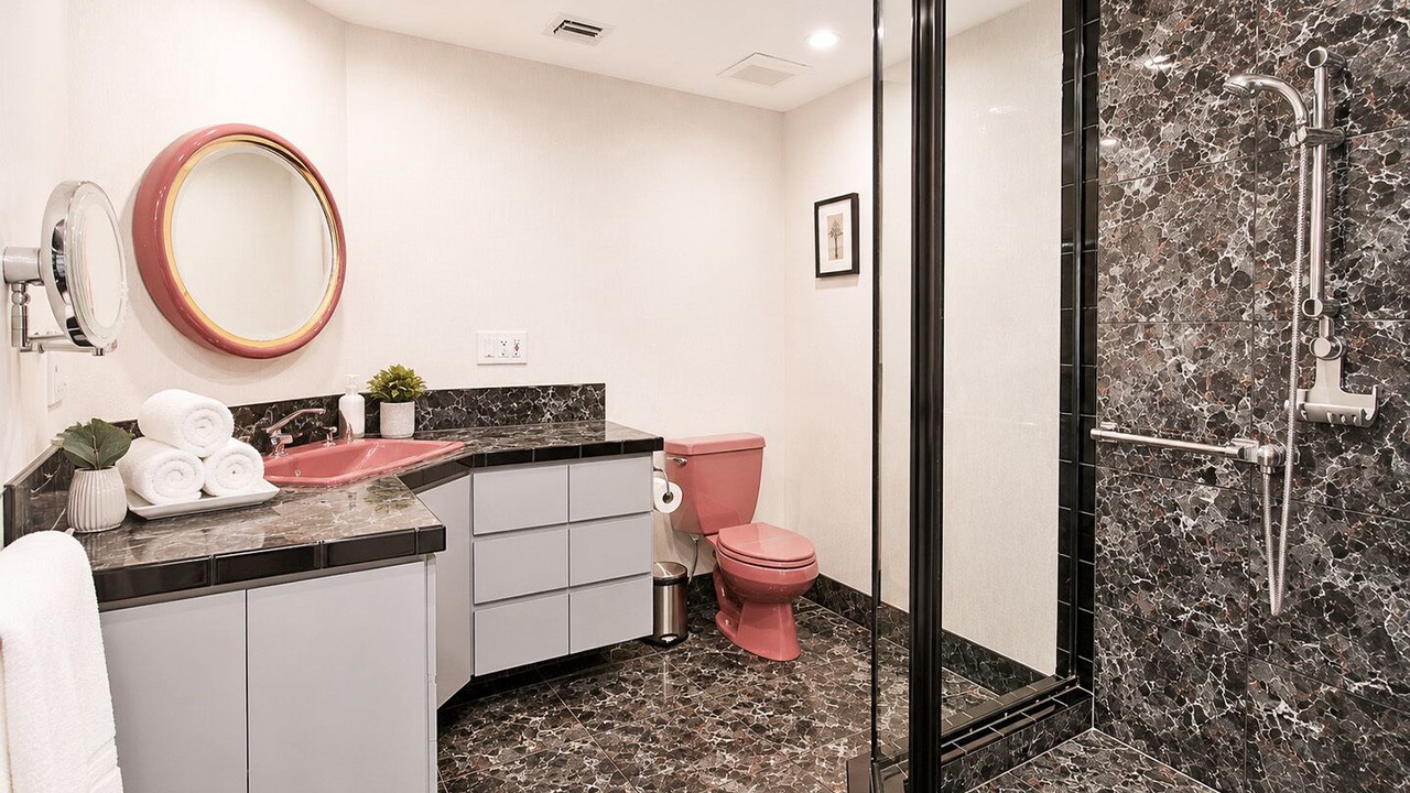 Photo of Bathroom in Hollywood Lakes