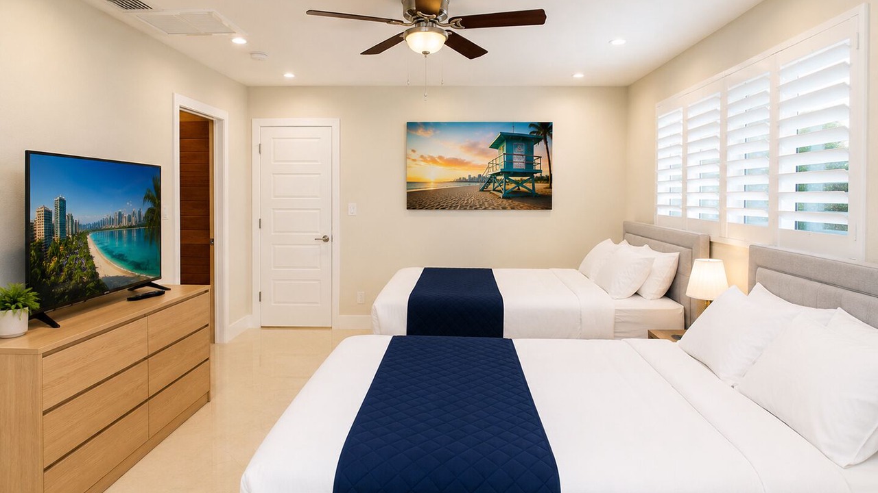 Photo of Bedroom in Hollywood Lakes