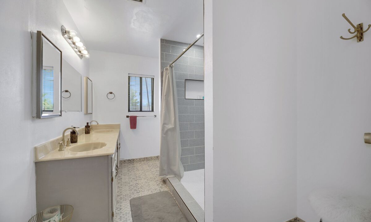 Photo of Bathroom in Rancho Oakey