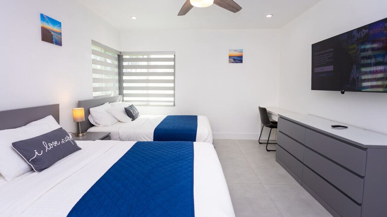 Photo of Bedroom in Hollywood Lakes