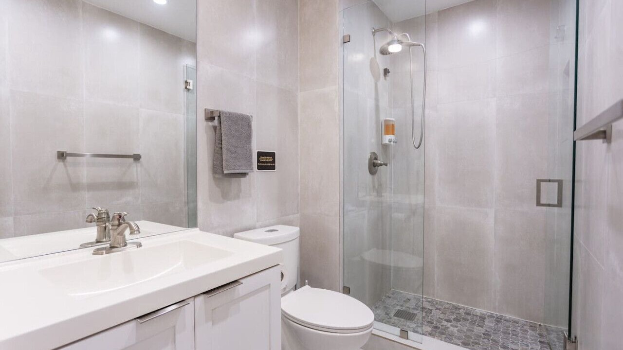 Photo of Bathroom in Hollywood Lakes