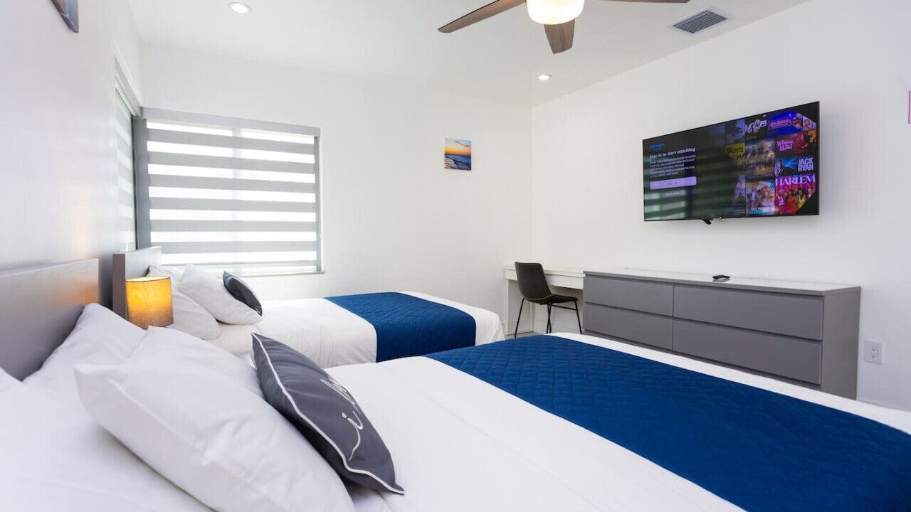 Photo of Bedroom in Hollywood Lakes