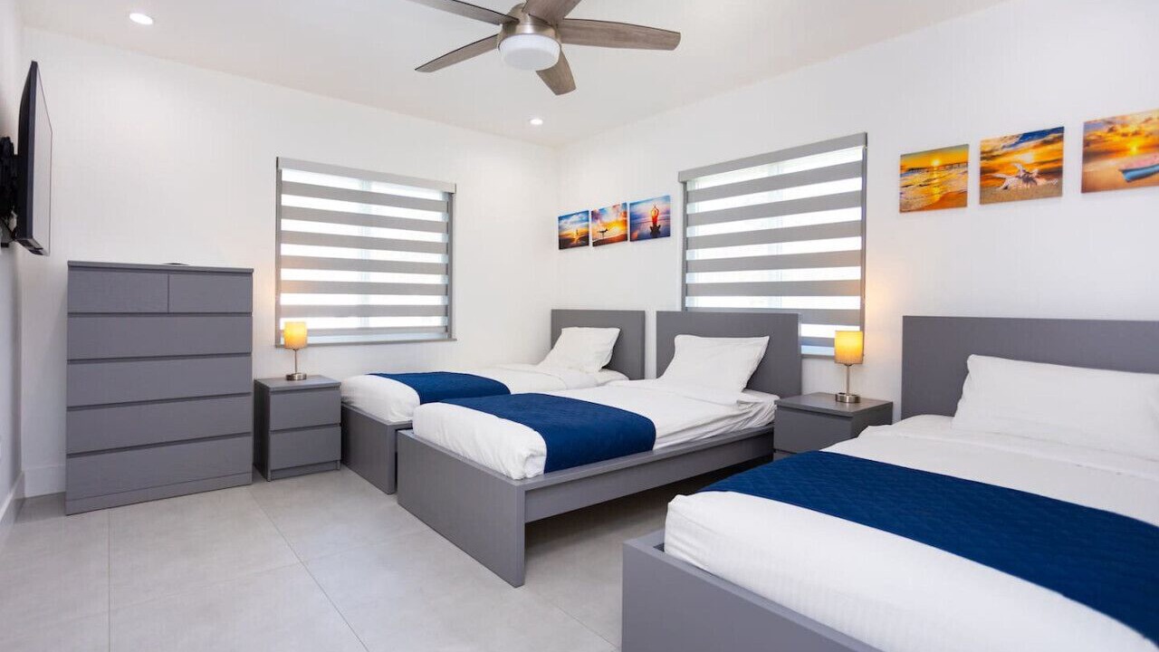 Photo of Bedroom in Hollywood Lakes