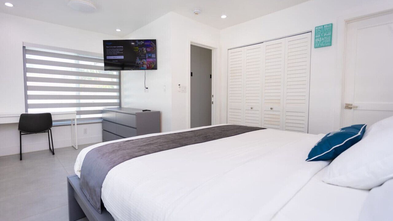 Photo of Bedroom in Hollywood Lakes