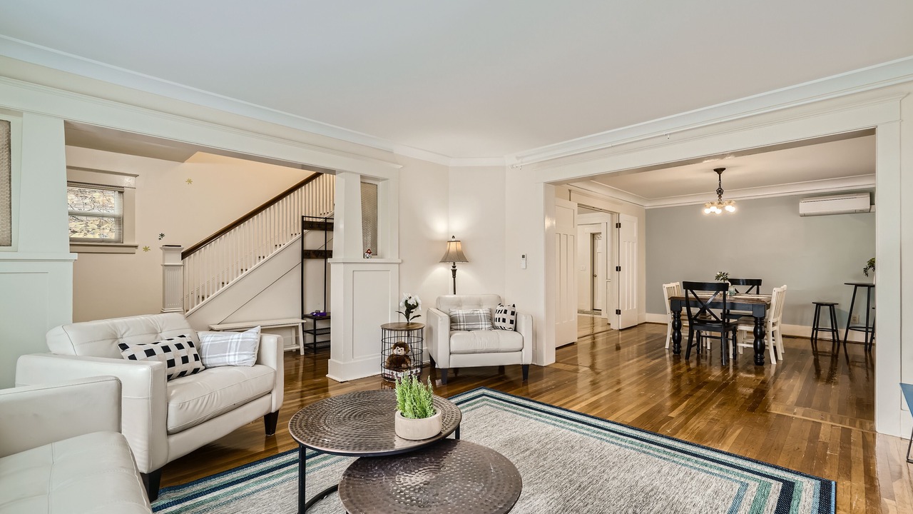 Photo of Livingroom in Lower Queen Anne